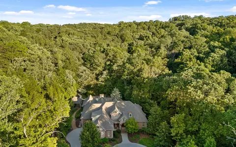 11 Saint Nicholas Way, Signal Mountain, TN 37377