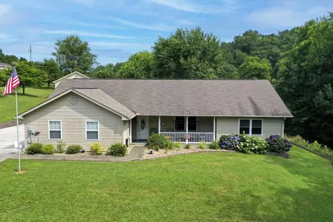 1733 Oakdale Dr, Dandridge, TN 37725