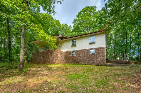 705 Scenic Dr, Rossville, GA 30741