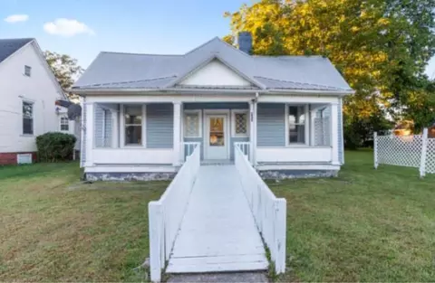 908 Ohio Ave, Etowah, TN 37331