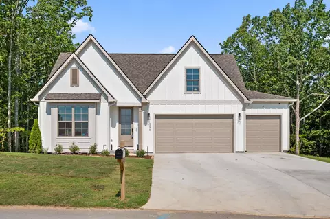 596 Nature Trl, Soddy Daisy, TN 37379
