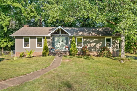 1303 Rockdale Ln, Hixson, TN 37343