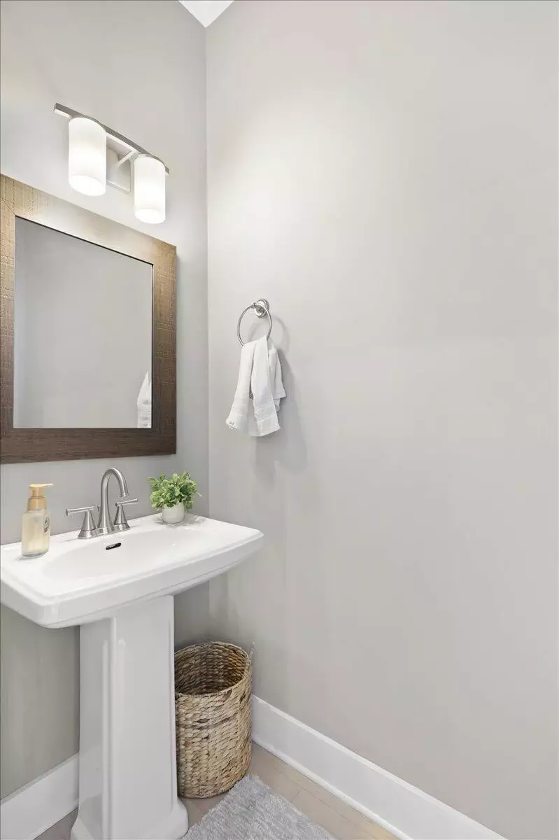 Bath - 1493 Sinclair Ave, Chattanooga, TN 37408 photo 1 of 5