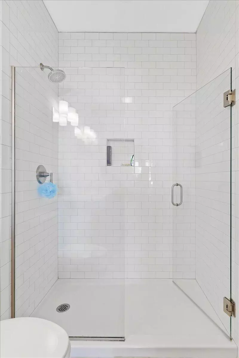 Bath - 1493 Sinclair Ave, Chattanooga, TN 37408 photo 5 of 5