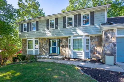 1808 Colonial Shores Dr, Hixson, TN 37343
