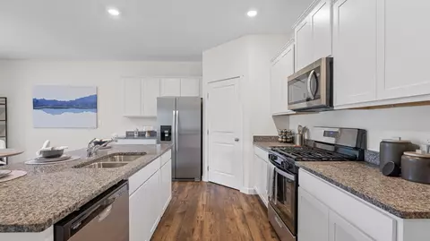 Kitchen - 7468 Bendire Loop, Hixson, TN 37343 photo 2 of 6
