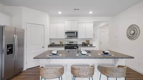 Kitchen - 7468 Bendire Loop, Hixson, TN 37343 photo 4 of 6