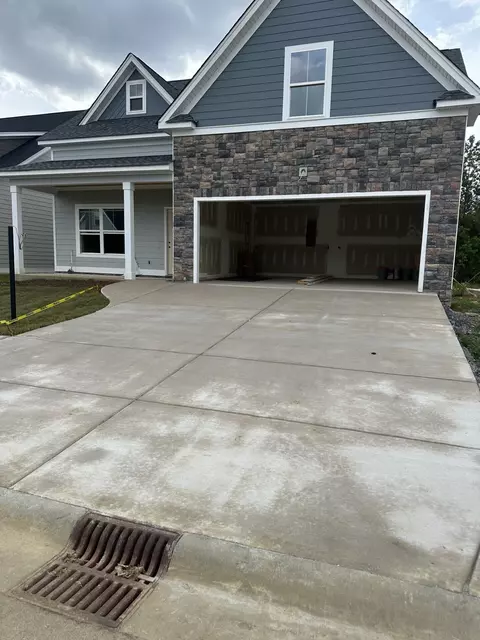 1049 Silverpine Dr, Chattanooga, TN 37421