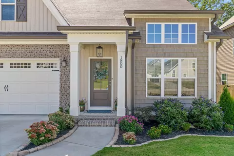 1800 Oakvale Dr, Chattanooga, TN 37421