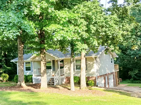 1407 Marrick Dr, Soddy Daisy, TN 37379