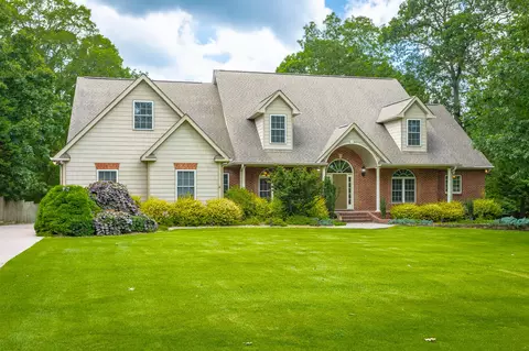 9009 Brow Lake Rd, Soddy Daisy, TN 37379