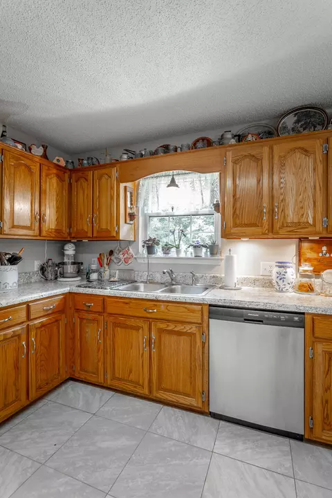 Kitchen - 9805 Pearson Rd, Harrison, TN 37341 photo 3 of 4