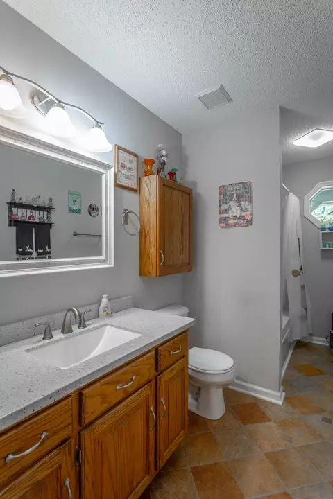 Bath - 9805 Pearson Rd, Harrison, TN 37341 photo 3 of 3
