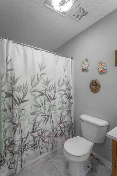 Bath - 9805 Pearson Rd, Harrison, TN 37341 photo 2 of 3