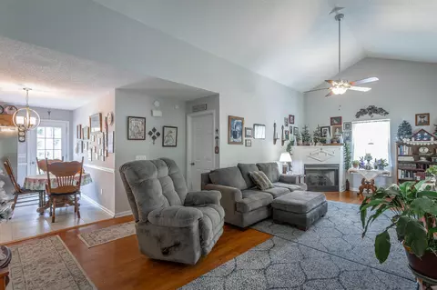 Living - 9805 Pearson Rd, Harrison, TN 37341 photo 1 of 4
