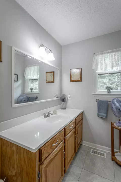 Bath - 9805 Pearson Rd, Harrison, TN 37341 photo 1 of 3