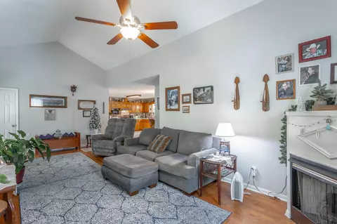 Living - 9805 Pearson Rd, Harrison, TN 37341 photo 2 of 4