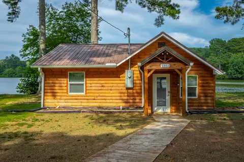 1352 Peggy Ln, Tunnel Hill, GA 30755