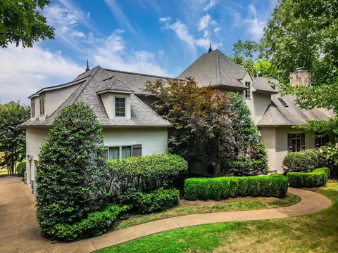 591 Ohio Ave, Signal Mountain, TN 37377