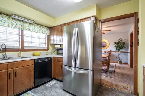 Kitchen - 9508 Pearson Rd, Harrison, TN 37341 photo 2 of 3