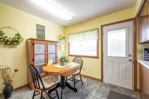 Dining - 9508 Pearson Rd, Harrison, TN 37341 photo 2 of 2