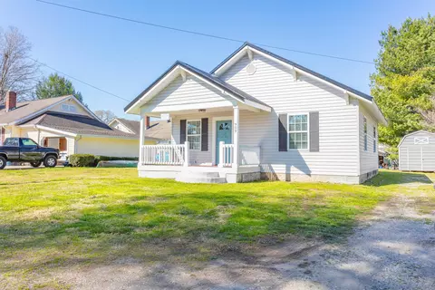 909 Stewart Ave, Chickamauga, GA 30707