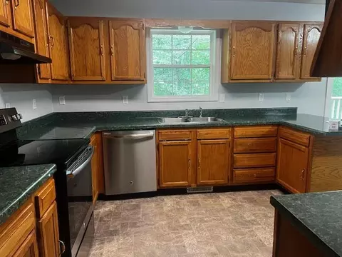 Kitchen - 580 Spears Rd, Jasper, TN 37347 photo 2 of 2