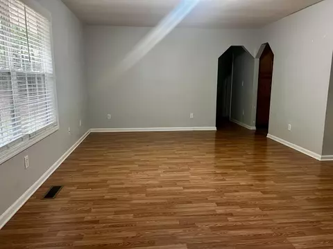 Living - 580 Spears Rd, Jasper, TN 37347 photo 2 of 3