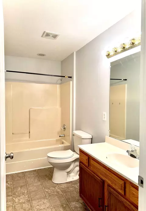 Bath - 580 Spears Rd, Jasper, TN 37347 photo 1 of 1