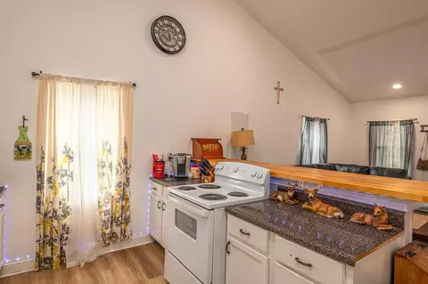 Kitchen - 203 Dover Rd, Jasper, TN 37347 photo 2 of 2