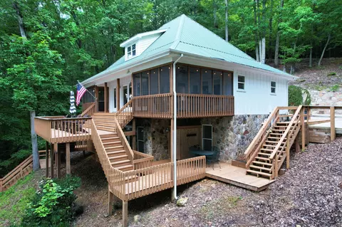 719 Clearwater Dr, Spring City, TN 37381