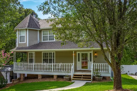 2028 Port Royal Dr, Soddy Daisy, TN 37379