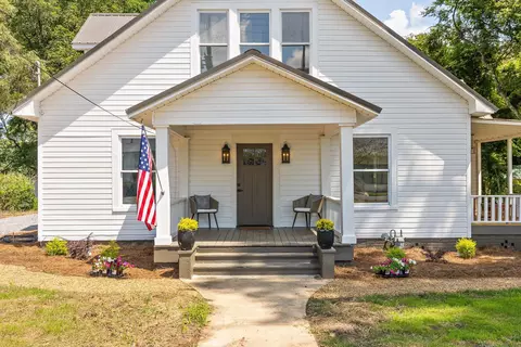 203 S Cherry St, Tunnel Hill, GA 30755