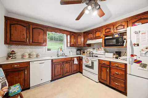 Kitchen - 20 Robert Ln, Ringgold, GA 30736 photo 1 of 1