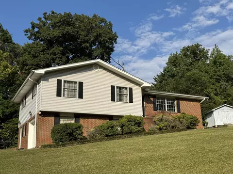 30 Talley Hill Ln, Rossville, GA 30741
