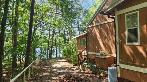 227 Lake Shore Dr, Pikeville, TN 37367