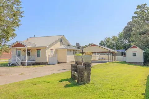 622 W Market St, Chatsworth, GA 30705