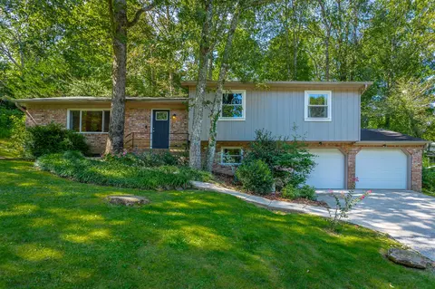 819 Skyline Park Dr, Signal Mountain, TN 37377