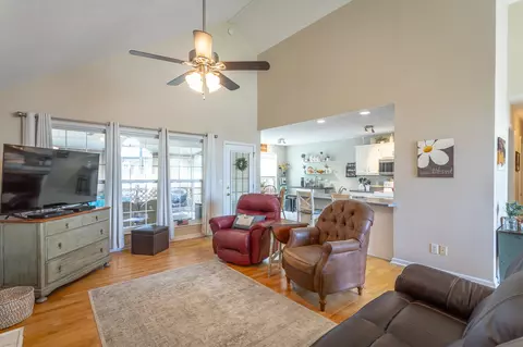 Living - 33 Eagle Ln, Ringgold, GA 30736 photo 2 of 2