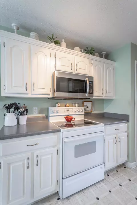 Kitchen - 33 Eagle Ln, Ringgold, GA 30736 photo 1 of 2