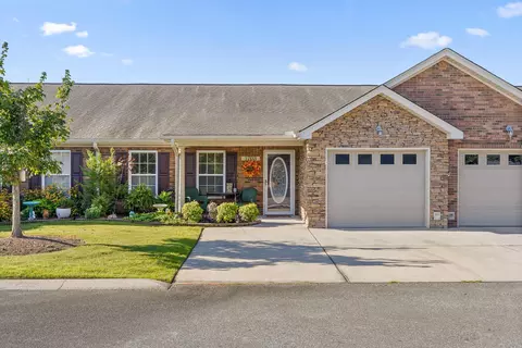 1703 Applebrook Dr, Rossville, GA 30741