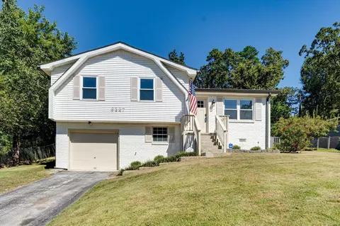 8327 Middle Rd, Ooltewah, TN 37363