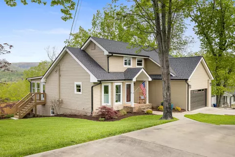 5977 Crestview Dr, Hixson, TN 37343