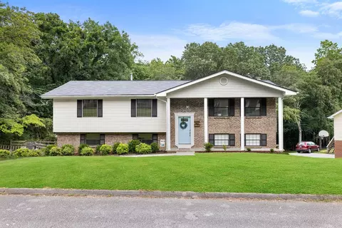 8692 Arbutus Dr, Hixson, TN 37343