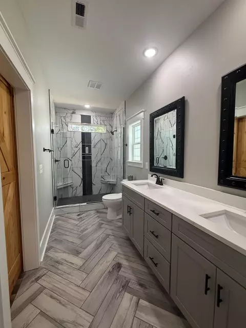 Bath - 294 E Long Hollow Rd, Rock Spring, GA 30739 photo 8 of 8