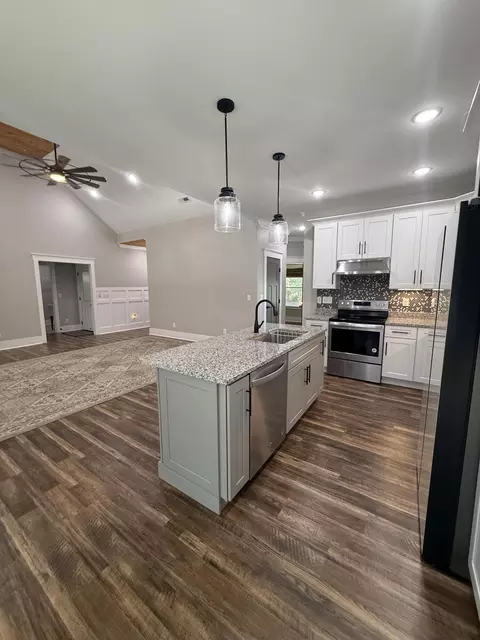 Kitchen - 294 E Long Hollow Rd, Rock Spring, GA 30739 photo 4 of 8
