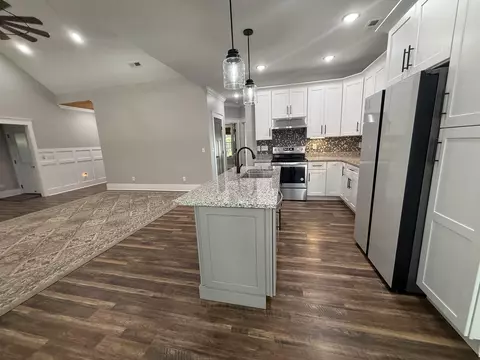 Kitchen - 294 E Long Hollow Rd, Rock Spring, GA 30739 photo 5 of 8