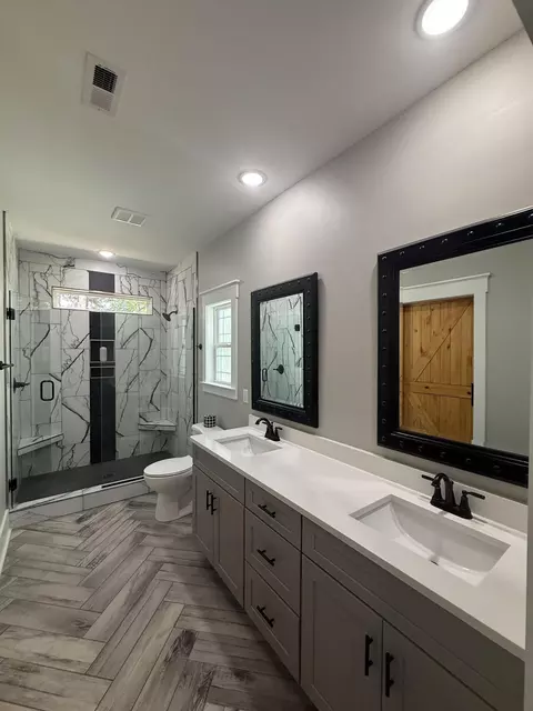 Bath - 294 E Long Hollow Rd, Rock Spring, GA 30739 photo 4 of 8