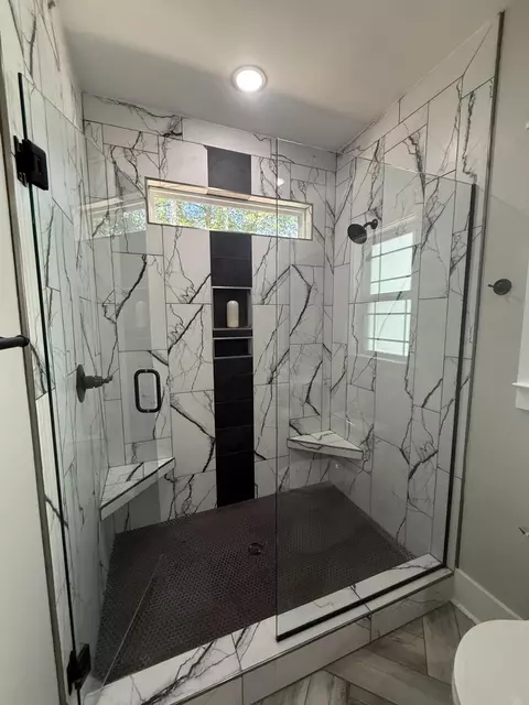Bath - 294 E Long Hollow Rd, Rock Spring, GA 30739 photo 6 of 8