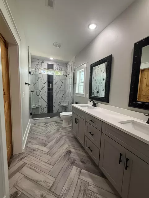 Bath - 294 E Long Hollow Rd, Rock Spring, GA 30739 photo 5 of 8